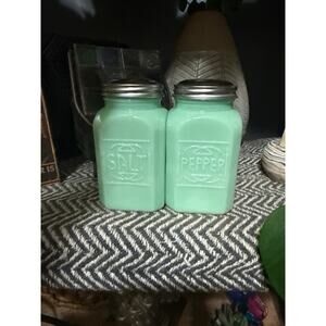 Jadite/mint color retro salt and peppers
